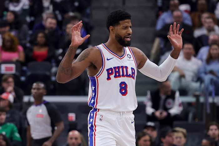 Paul George wordt voor de eerste keer uitgejouwd bij zijn terugkeer naar LA sinds hij Clippers verliet om zich bij 76ers aan te sluiten