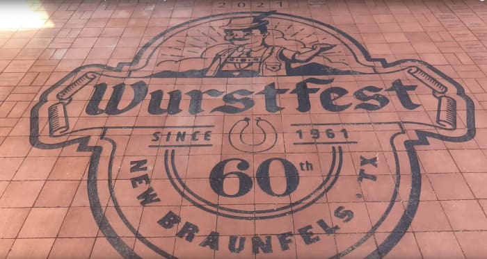 Prost!🍻 De impact van het weer in Zuid-Texas op Wurstfest in de loop van de tijd ⛈️