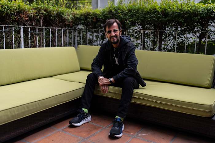 Ringo gaat weer naar het platteland. De ex-Beatle mixt vrede en liefde met twang en hartzeer op een nieuw album