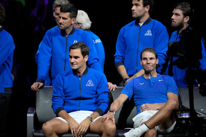 Roger Federer vertelt vriend en rivaal Rafael Nadal dat hij hem meer van tennis heeft laten genieten