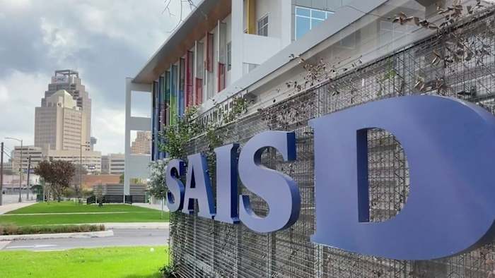 SAISD heeft voorwaarden voor de verkoop van land voor het Missions-stadion; eminent domein en open verkoop kwamen als alternatief naar voren