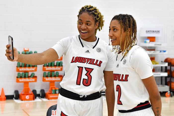 Stacked doubleheader in Parijs opent het hoepelseizoen voor dames, met als headliner nr. 3 USC, nr. 5 UCLA