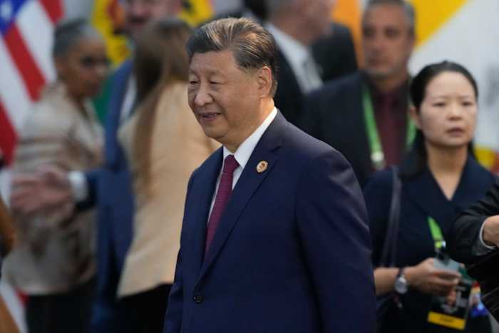 Starmer roept op tot een sterke relatie tussen Groot-Brittannië en China tijdens zijn ontmoeting met Xi in Brazilië