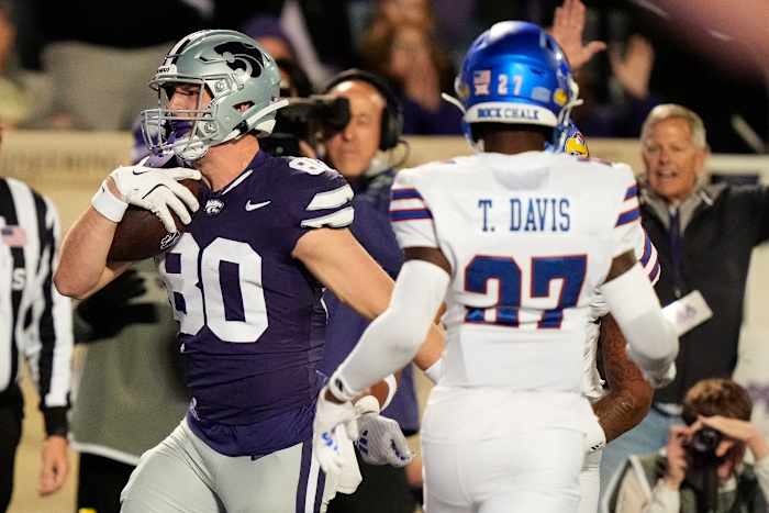 Tennant trapt leidende 51-yarder, nr. 16 K-State stopt Kansas op de 4e plaats om de overwinning van 29-27 te behouden