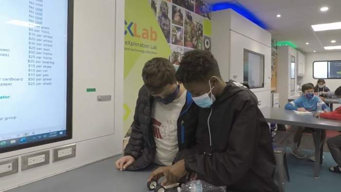 Texas gaat in 2025 acht nieuwe mobiele STEM-labs lanceren