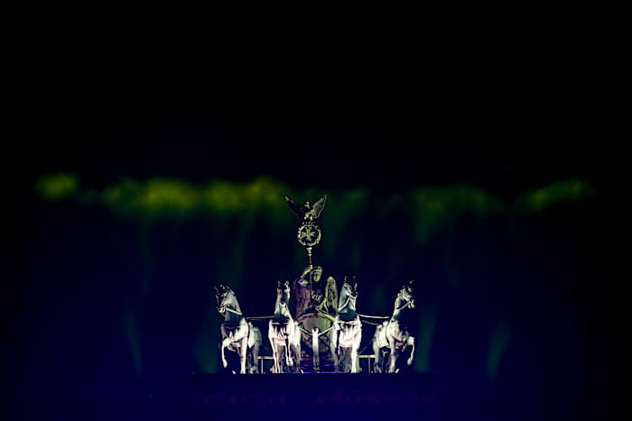 Tienduizenden vieren de val van de Berlijnse Muur 35 jaar geleden met concerten en kunstinstallaties