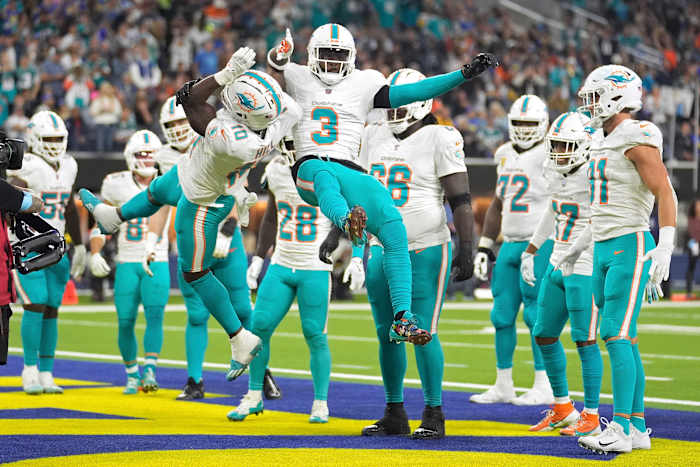 Tyreek Hill maakt een belangrijke TD-vangst, en de Dolphins houden de Rams 23-15 tegen om hun 3-game slip te breken