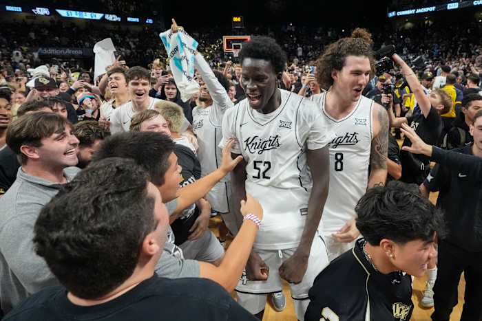 UCF opent seizoen met 64-61 overwinning op nr. 13 Texas A&M