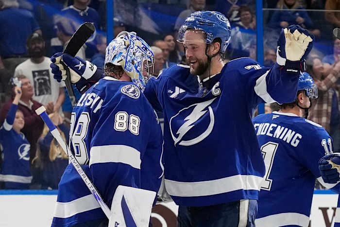 Vasilevskiy schittert terwijl de Lightning de zegereeks van zeven wedstrijden van de Jets stopt met een 4-1 overwinning