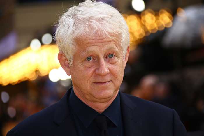 Vraag en antwoord: 'Love, Eigenlijk'-filmmaker Richard Curtis over liefdadigheid, de Oscars en de staat van romcoms