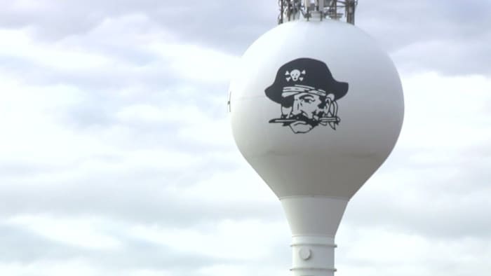 'We kunnen er gewoon niet op wachten': Poth Pirates lijkt perfect reguliere seizoen af ​​te sluiten met districtstitel op Senior Night