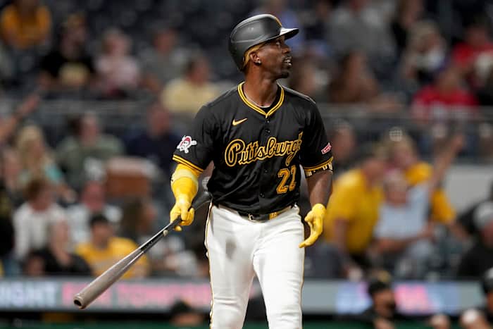 Andrew McCutchen, ervan overtuigd dat hij het verschil kan maken, keert terug naar Pirates met een contract van $5 miljoen voor één jaar