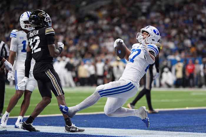 BYU belemmert Sanders, Hunter in 36-14 overwinning op Colorado in Alamo Bowl