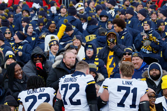 Big Ten legt Michigan en Ohio State elk een boete van $ 100.000 op voor postgame melee
