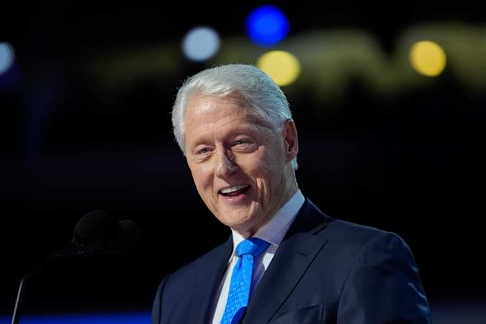 Bill Clinton heeft het ziekenhuis verlaten nadat hij voor de griep is behandeld
