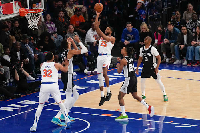 Bridges scoort seizoenshoogste 41, Knicks weerstaat Wembanyama's monsterlijke kerstdebuut om Spurs te verslaan