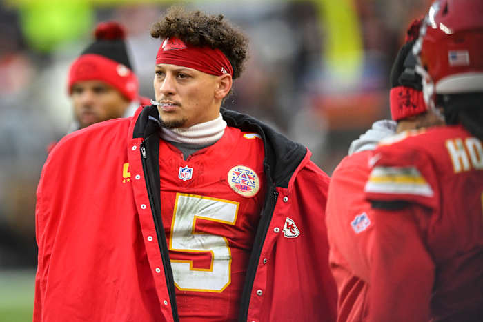 Chiefs QB Patrick Mahomes is van plan zaterdag tegen Texanen te spelen, ondanks zijn hoge enkelverstuiking