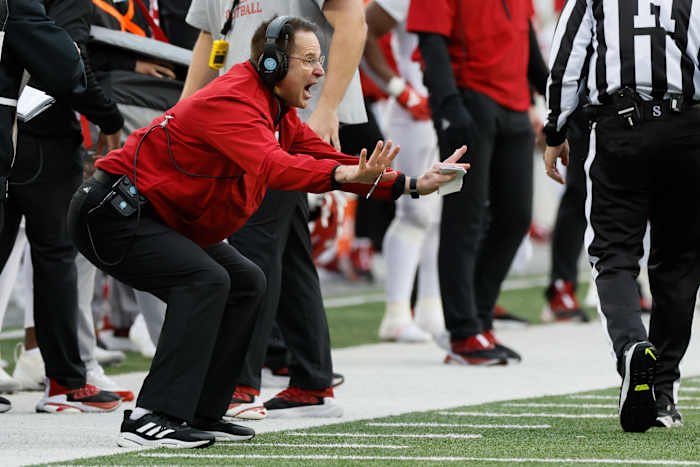 Curt Cignetti werd AP Coach van het Jaar genoemd nadat hij een opmerkelijke ommekeer had geleid bij Indiana