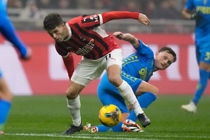 De Amerikaanse middenvelder Christian Pulisic heeft een gescheurde spier in zijn rechterkuit, zegt AC Milan