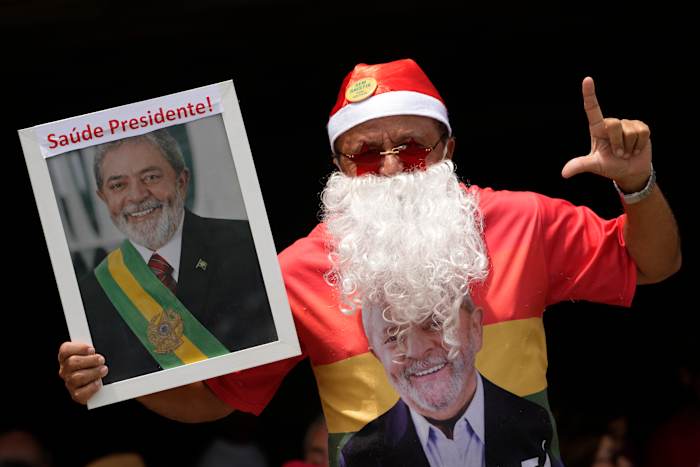 De Braziliaanse president Lula zal een nieuwe procedure ondergaan na een eerste operatie vanwege een hersenbloeding