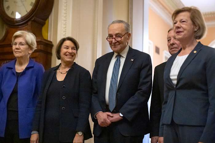 De Democraten blijven bij Schumer als leider. Hun strategie om Trump tegen te gaan is veel minder zeker