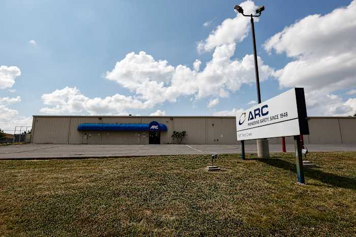 De VS trekken zich terug uit de massale terugroeping van airbags en zeggen dat uit opmerkingen uit de industrie blijkt dat er behoefte is aan meer onderzoek