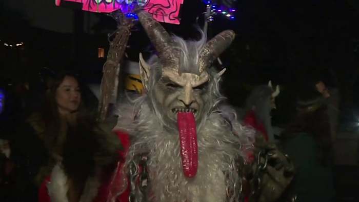 De allereerste Krampus-parade in het centrum van San Antonio trekt meer dan 1.000 bezoekers