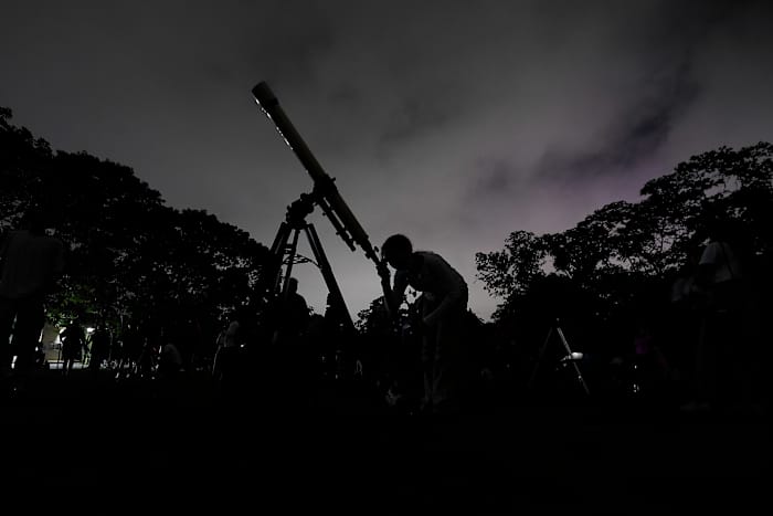 De laatste meteorenregen van het jaar piekt een paar dagen voor Kerstmis