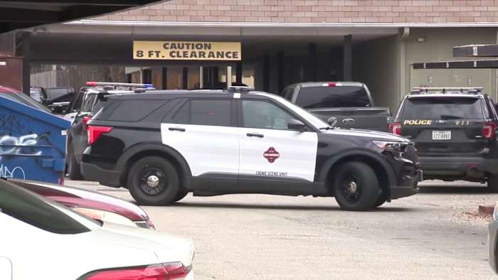 De politie van San Antonio schiet voortvluchtige neer tijdens de achtervolging aan North Side, zegt de chef