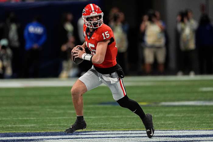 De status van Georgia QB Carson Beck voor Sugar Bowl is onzeker omdat hij behandelingsopties op de elleboog overweegt
