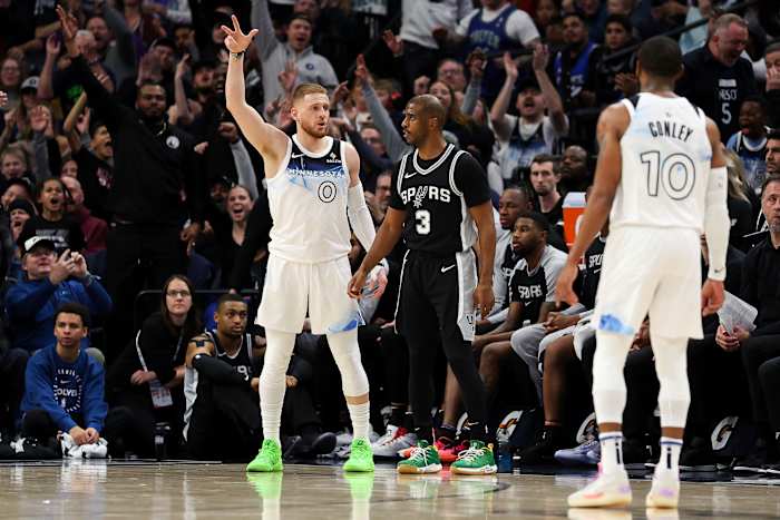 DiVincenzo scoort 26 en leidt Timberwolves voorbij de Spurs met 112-110, ondanks 34 punten van Wembanyama