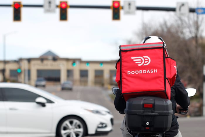 DoorDash voert de identiteitscontroles van bestuurders op na verkeersveiligheidsklachten