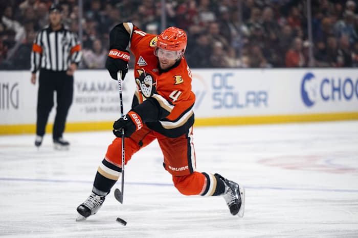 Ducks ruilt D Cam Fowler naar St. Louis, waarmee hij zijn ambtstermijn van vijftien seizoenen in Anaheim beëindigt