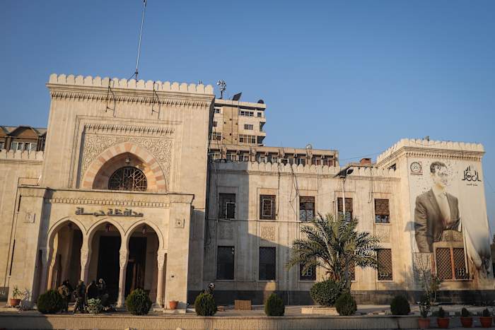 Duizenden vluchten terwijl Syrische opstandelingen oprukken naar de drempel van de op twee na grootste stad van het land