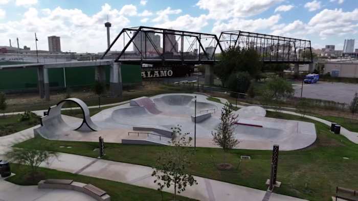 East Side Park, in de schaduw van Hays Street Bridge, wordt deze week geopend