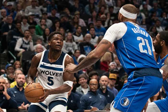 Edwards scoort 26, Wolves houdt stand en wint Mavs met 105-99 na Doncic-blessure
