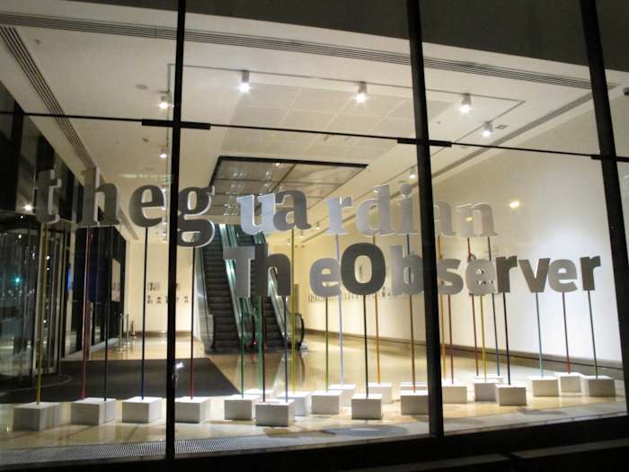 Er wordt overeenstemming bereikt over de verkoop van de Britse Observer, de oudste zondagskrant ter wereld en een bolwerk van liberale waarden