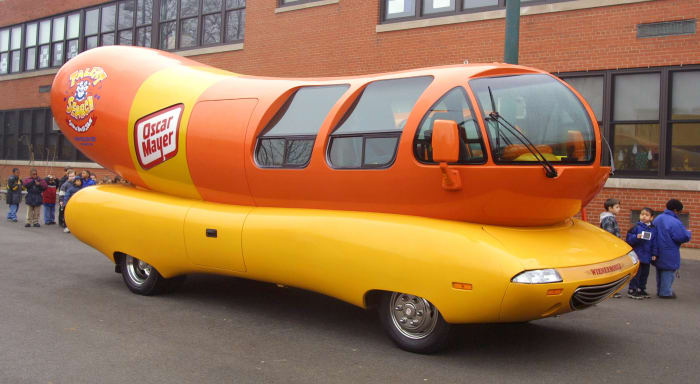 Geniet u van de gedachte om met de Oscar Mayer Weinermobile te rijden?