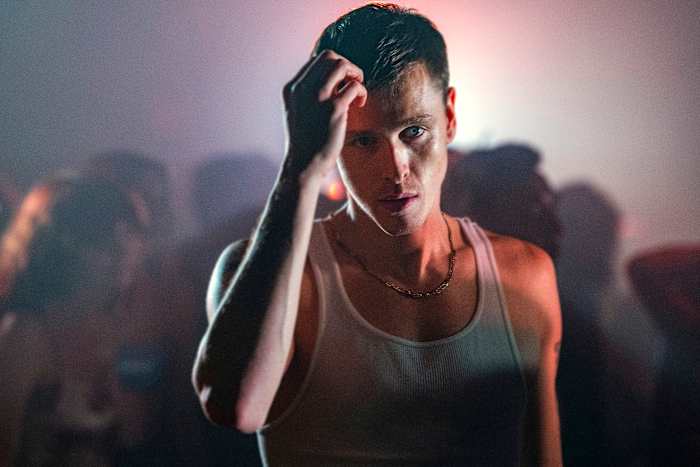 Harris Dickinson speelt met dubbelzinnigheid in 'Babygirl' en bewaart een geheim voor Nicole Kidman