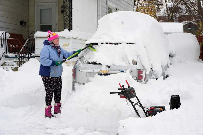 Het gebied van de Grote Meren ruimt op na stormen met meereffecten, maar er kan nog meer sneeuw komen