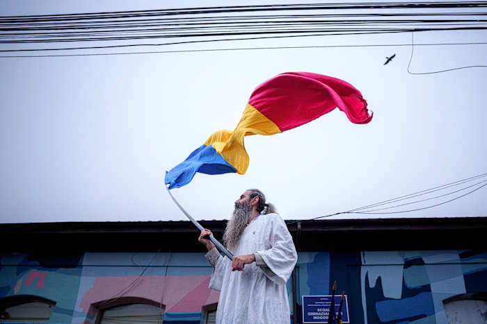 Het politieke tumult in Roemenië gaat door nu de linkse partij de gesprekken verlaat om een ​​pro-Europese coalitie te vormen
