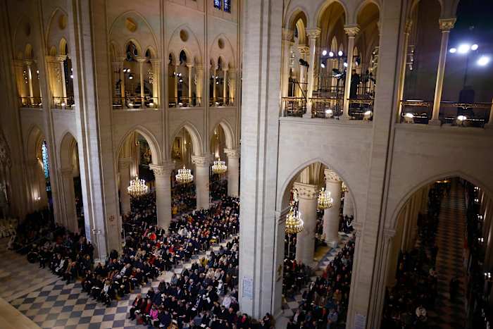 Het spirituele hart van Parijs ontwaakt: de Notre Dame organiseert de eerste mis sinds de brand van 2019