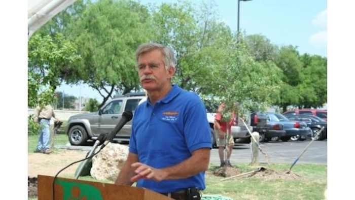 Howard W. Peak, voormalig burgemeester van San Antonio en naamgever van de Greenway-paden van de stad, sterft op 75-jarige leeftijd