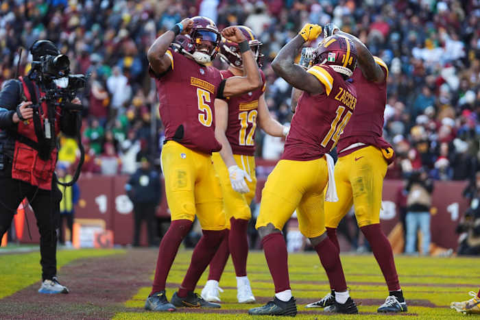 Jayden Daniels gooit voor 5 touchdowns terwijl de Commanders de winning streak van de Eagles beëindigen op 10