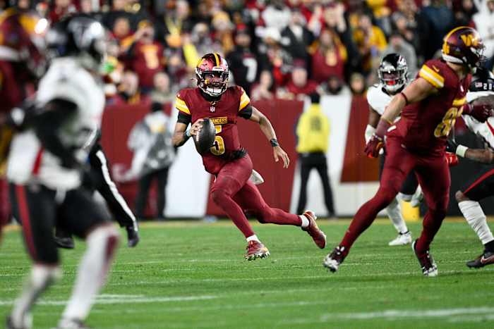 Jayden Daniels schittert opnieuw terwijl Commanders een plek in de play-offs veroveren door Falcons met 30-24 te verslaan in OT