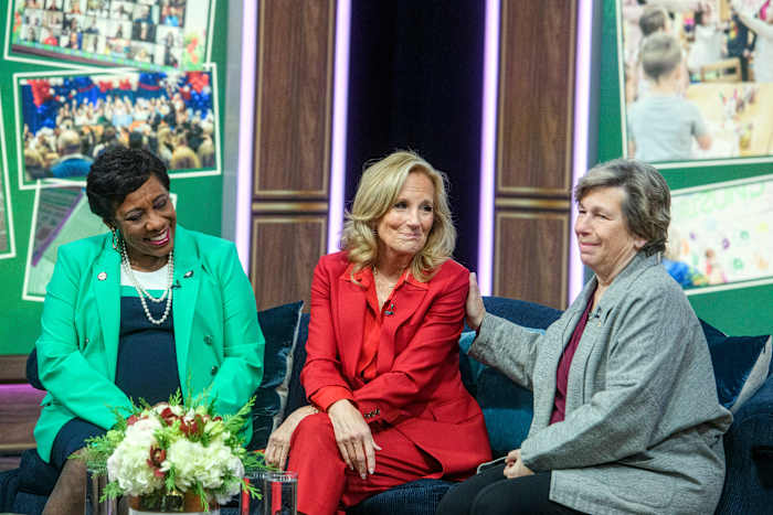 Jill Biden zegt dat ze het boek over lesgeven aan het Northern Virginia Community College heeft gesloten