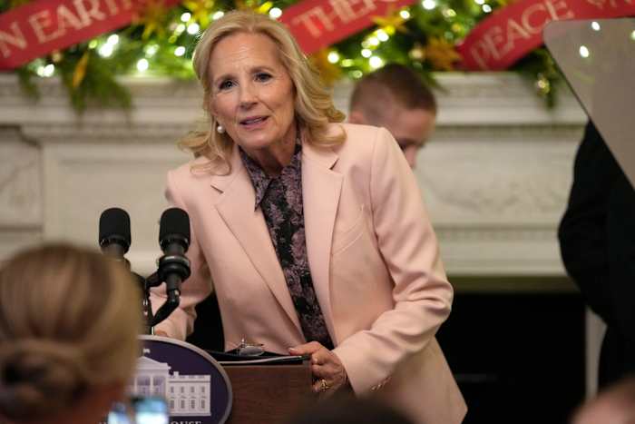 Jill Bidens laatste buitenlandse reis als first lady wordt met haar en Trump afgesloten in de Notre Dame