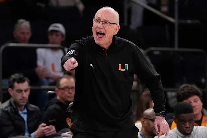Jim Larrañaga treedt af bij Miami, Bill Courtney neemt het over om het seizoen af ​​te sluiten