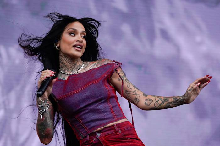 Kehlani vertelt hoe het nemen van risico’s Grammy-nominaties opleverde en tegelijkertijd de geestelijke gezondheid tijdens activisme in evenwicht bracht