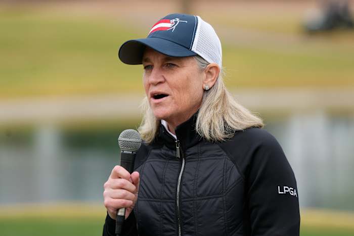 LPGA en USGA vereisen dat spelers bij de geboorte of de overgang vóór de mannelijke puberteit een vrouw worden toegewezen